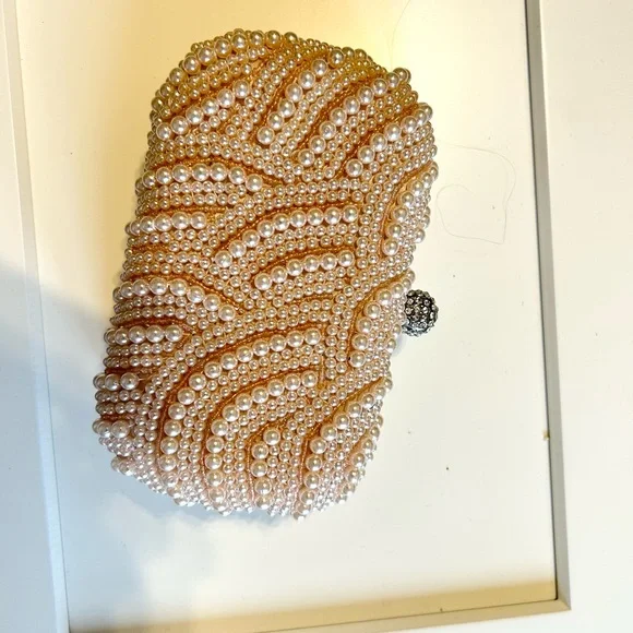 Elegant Pearl-Embellished Clutch - Picture 5 of 8
